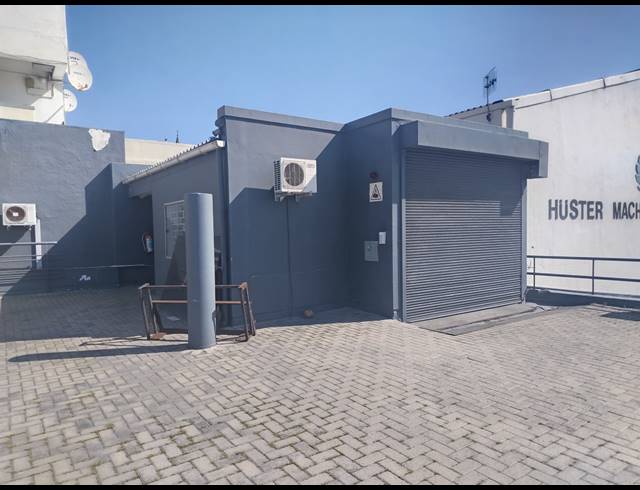824M² SHOWROOM FOR SALE IN GLENLILLY